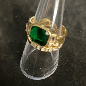 Elegant Gold and Green Gemstone Ring